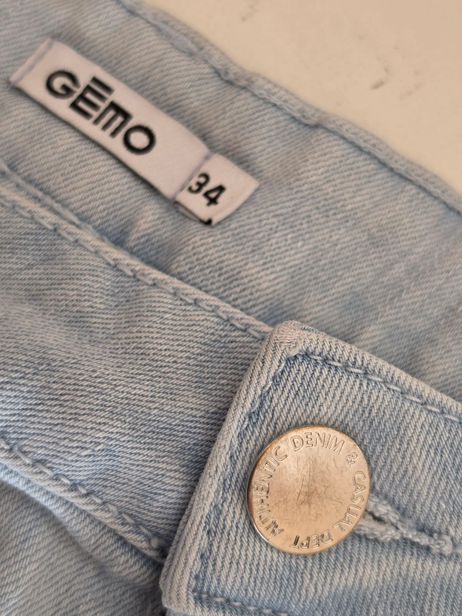 Short en jean clair Gémo - Taille 34 (XS) - Revers bas – photo 3